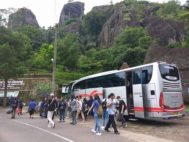 Harga Sewa Bus Pariwisata Bandar Lampung SKYBUS 7