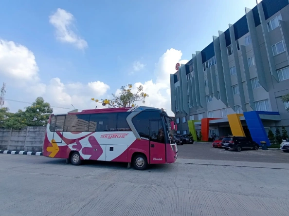 Sewa bus medium Sewa Bus Pariwisata Bandar Lampung